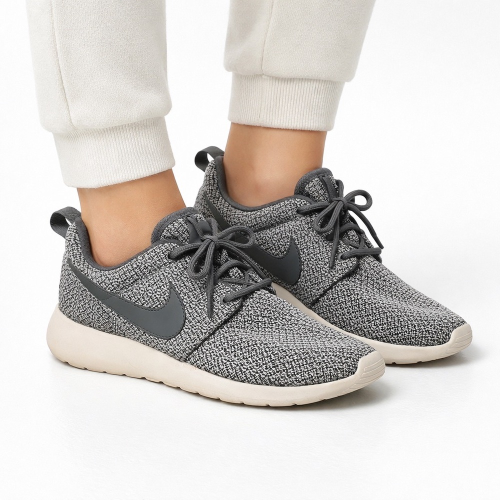 Nike Roshe Run Grey Knit Sneakers Womens 8.5 Youth 7Y Lightweight Sneaker